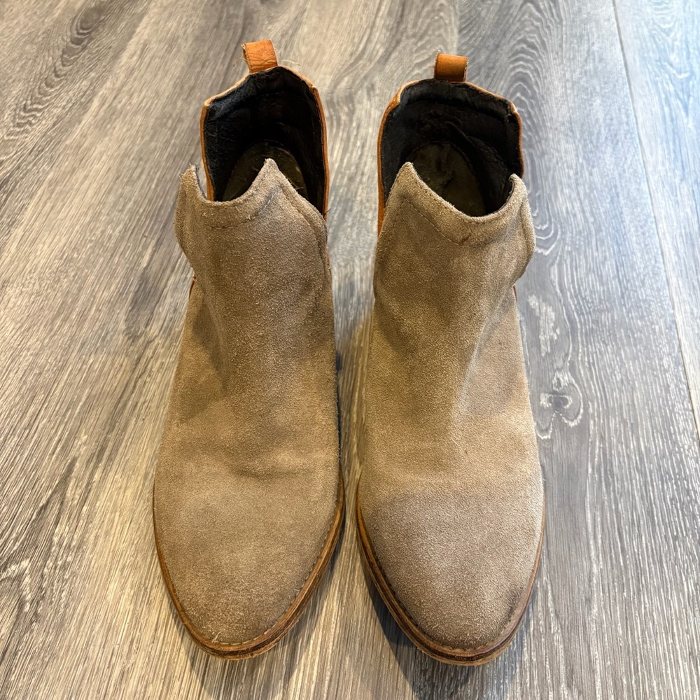 Diba Suede Ankle Booties in Taupe Size 9.5